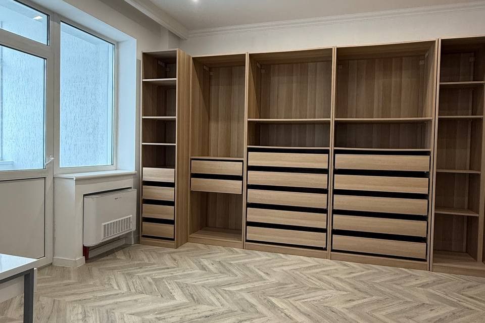 Продаётся 4-комнатная квартира, 193.4 м²