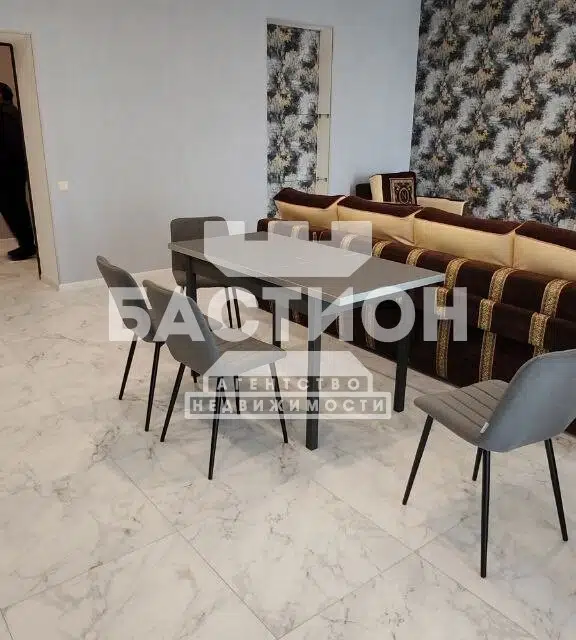Продаётся 3-комнатная квартира, 158 м²
