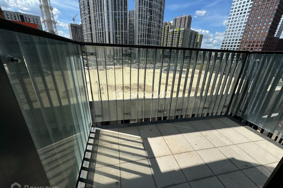 Продаётся 4-комнатная квартира, 132 м²