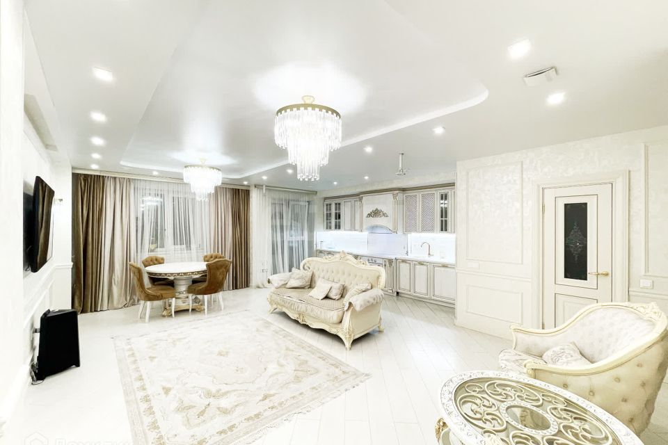 Продаётся 4-комнатная квартира, 190 м²