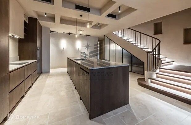 Сдаётся 6-комнатная квартира, 360 м²