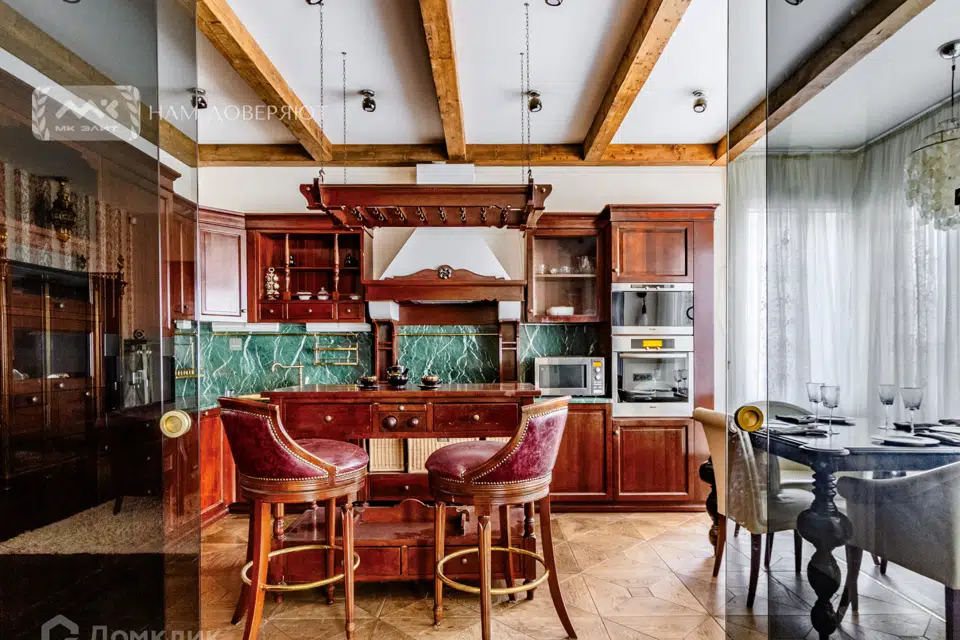 Продаётся 4-комнатная квартира, 165 м²
