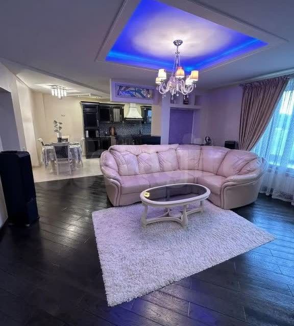 Продаётся 4-комнатная квартира, 127.3 м²