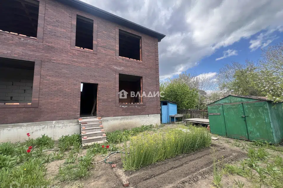 Продаётся 2-этажный дом, 250 м²
