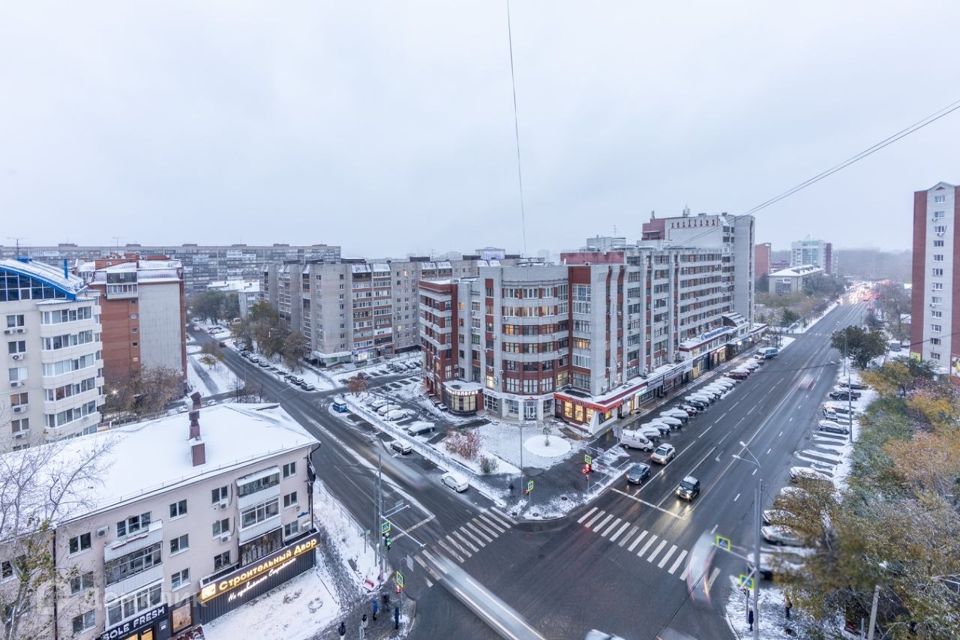 Продаётся 4-комнатная квартира, 204.3 м²