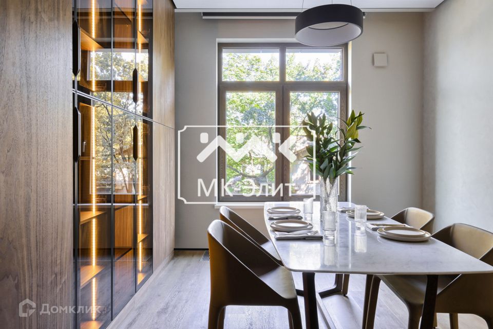 Продаётся 3-комнатная квартира, 145 м²