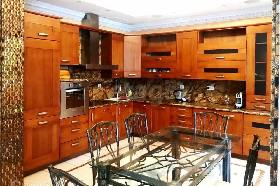 Продаётся 3-комнатная квартира, 108.3 м²