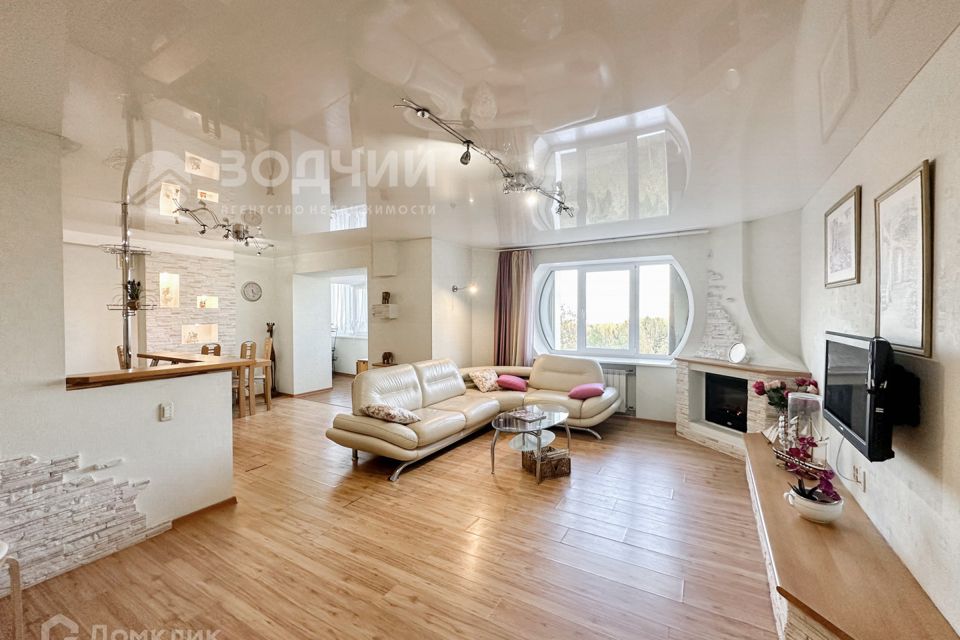 Продаётся 4-комнатная квартира, 147.8 м²