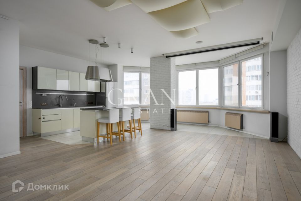 Продаётся 2-комнатная квартира, 100.8 м²