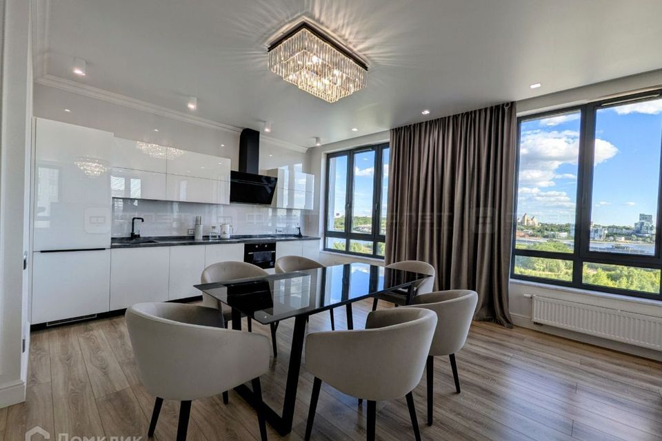 Сдаётся 2-комнатная квартира, 90 м²