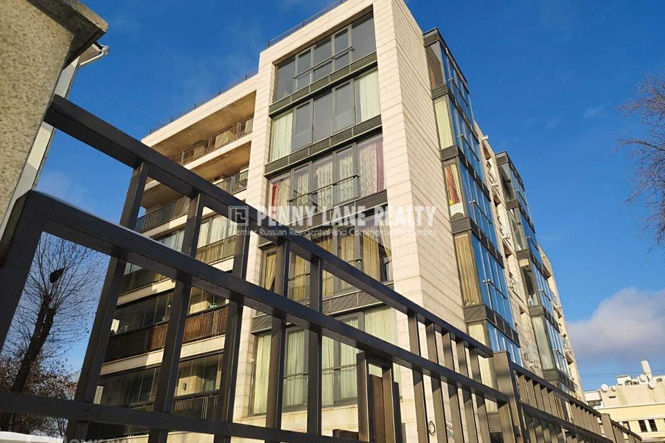 Продаётся 7-комнатная квартира, 348 м²