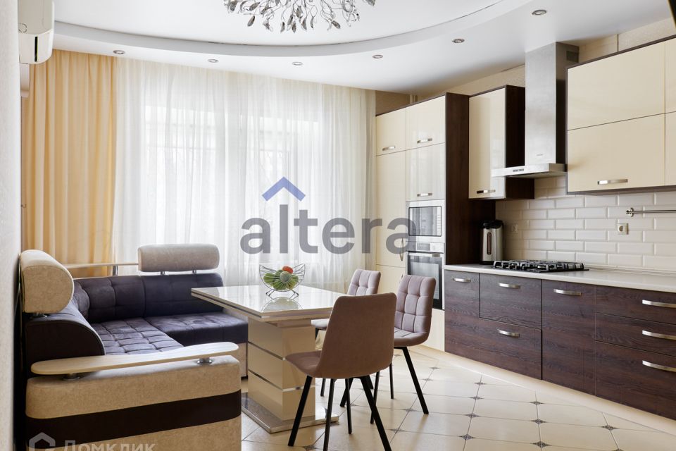 Продаётся 4-комнатная квартира, 140 м²