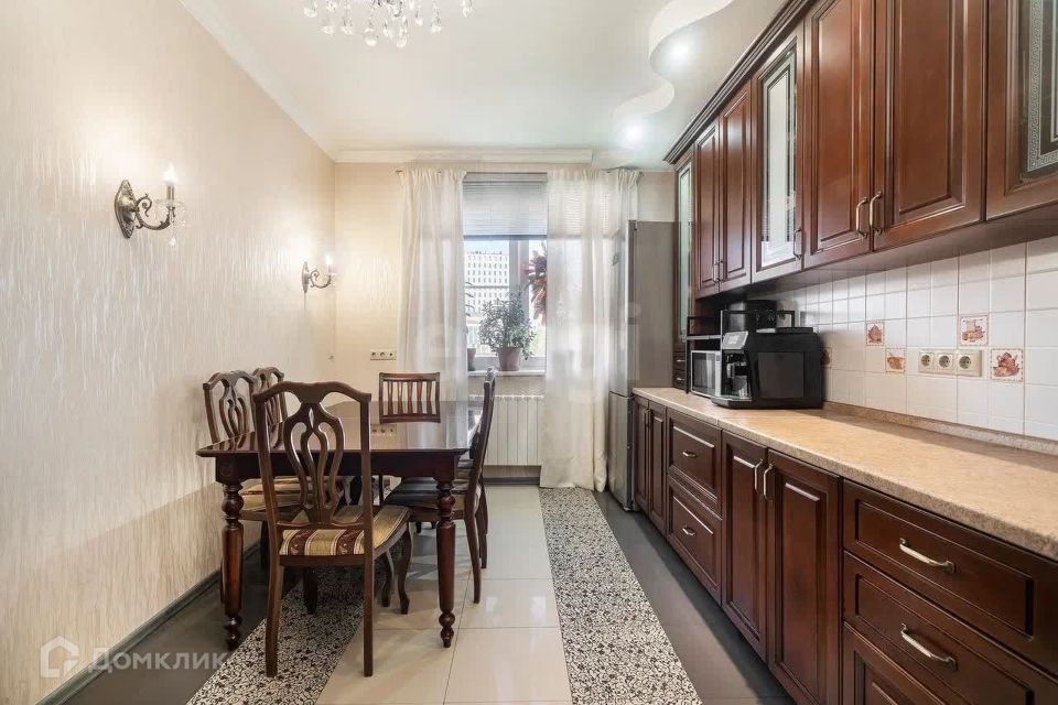 Продаётся 3-комнатная квартира, 120 м²