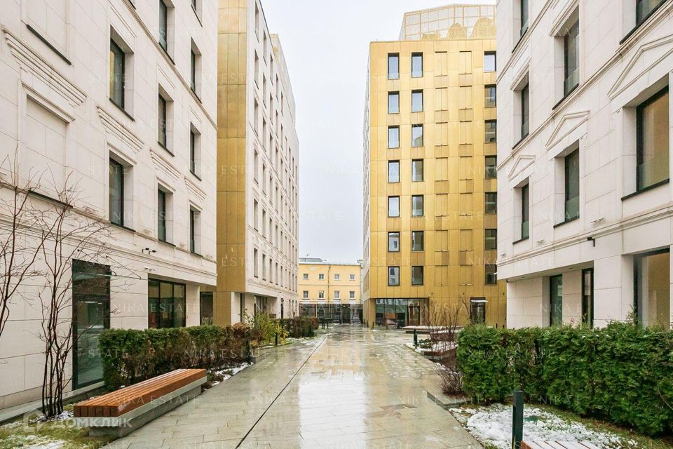 Продаётся 4-комнатная квартира, 131.8 м²