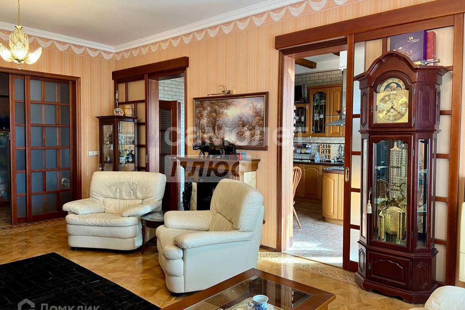 Продаётся 3-комнатная квартира, 127 м²