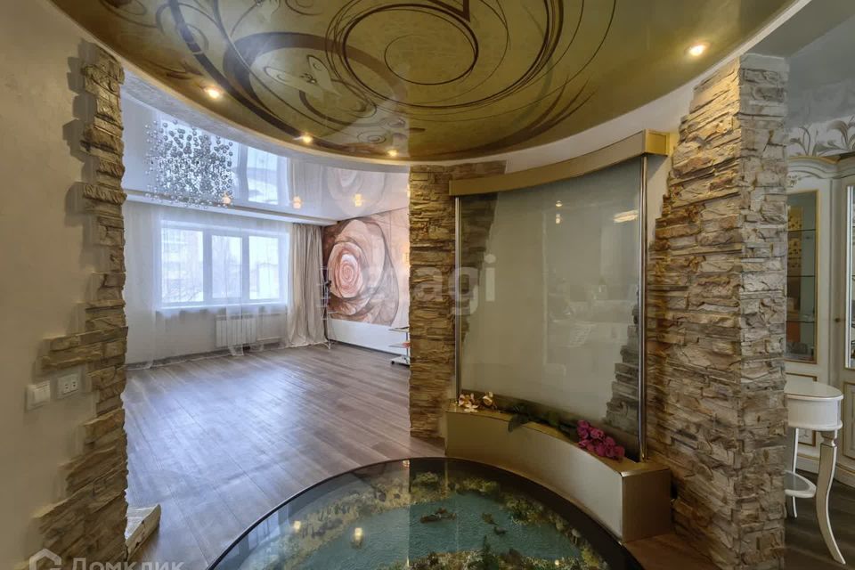 Продаётся 3-комнатная квартира, 132.3 м²