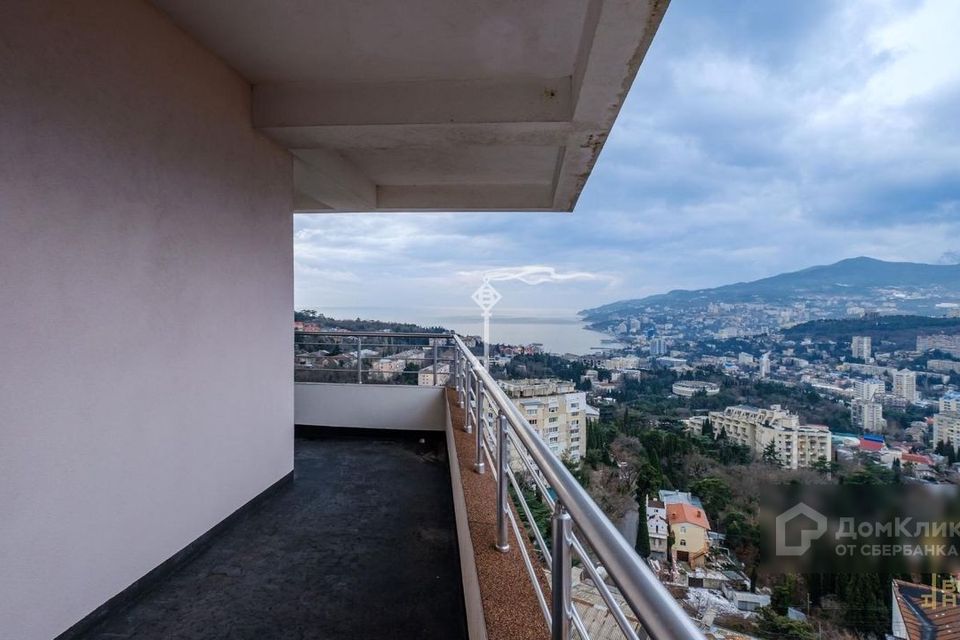 Продаётся 3-комнатная квартира, 152.6 м²
