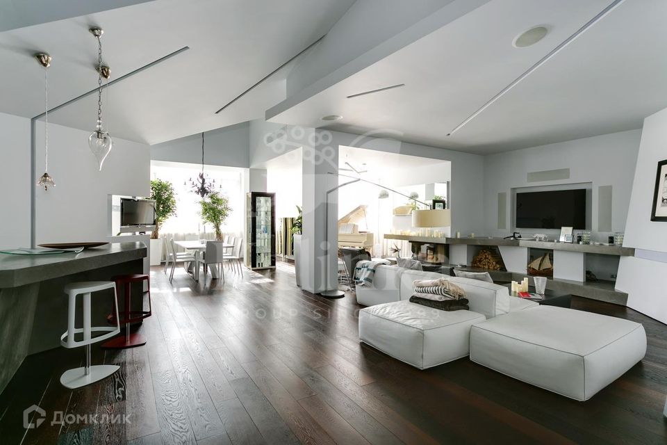 Продаётся 3-комнатная квартира, 273 м²