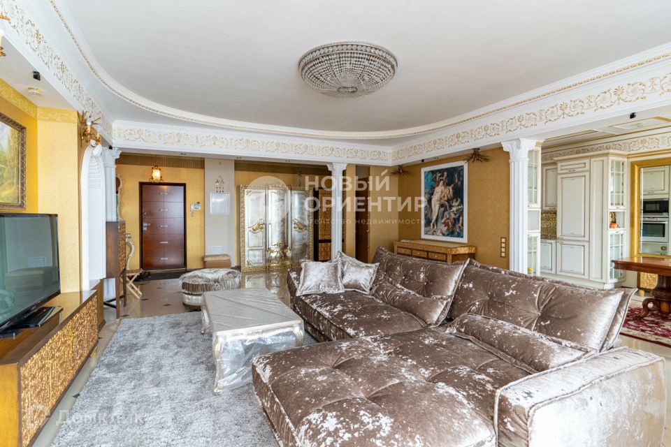 Продаётся 4-комнатная квартира, 250 м²