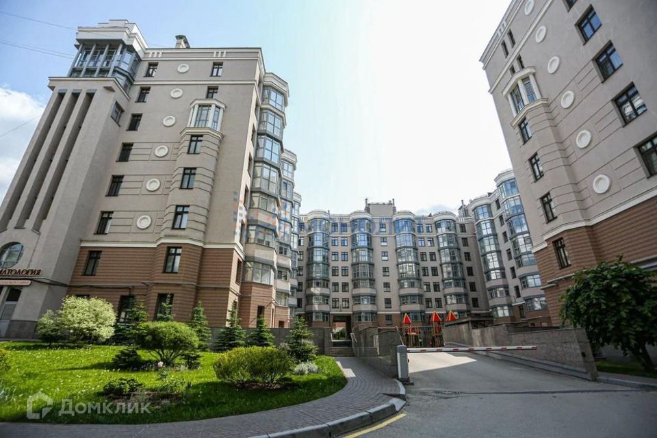 Продаётся 3-комнатная квартира, 148 м²