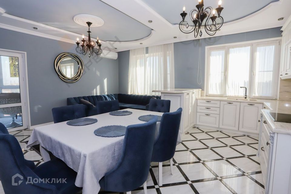 Продаётся 3-комнатная квартира, 105.3 м²