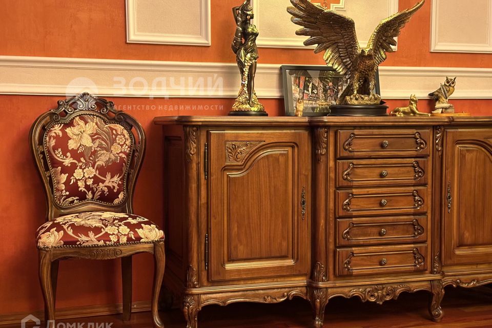 Продаётся 5-комнатная квартира, 290.1 м²
