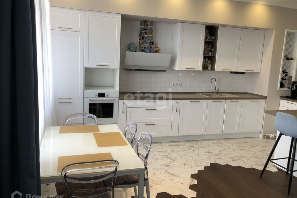Продаётся 2-комнатная квартира, 102 м²