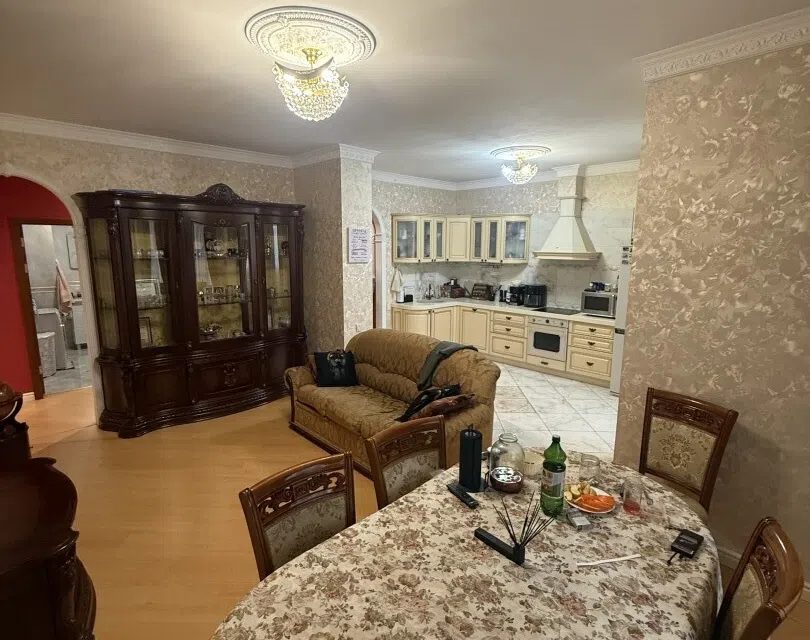 Продаётся 3-комнатная квартира, 106 м²