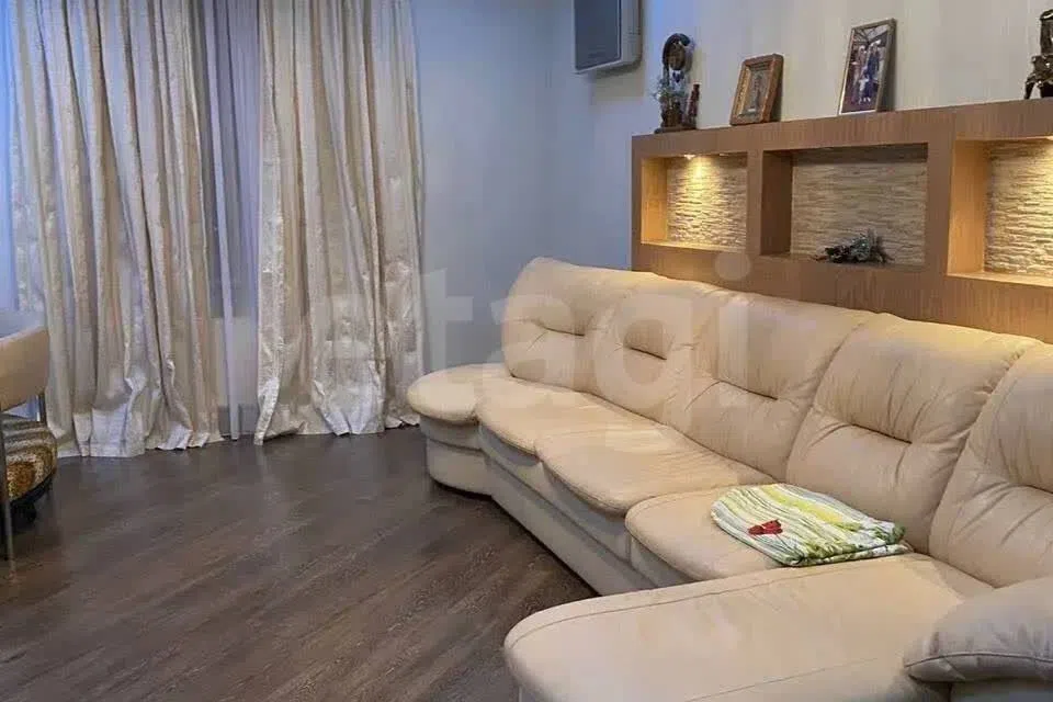 Продаётся 3-комнатная квартира, 126.8 м²
