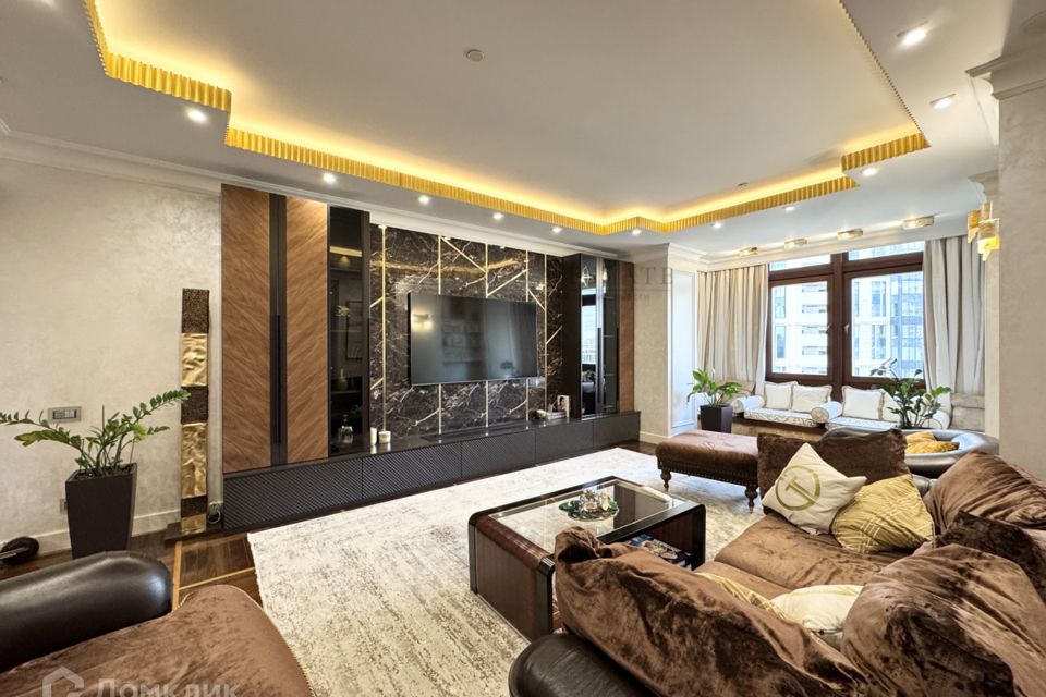 Продаётся 4-комнатная квартира, 170 м²