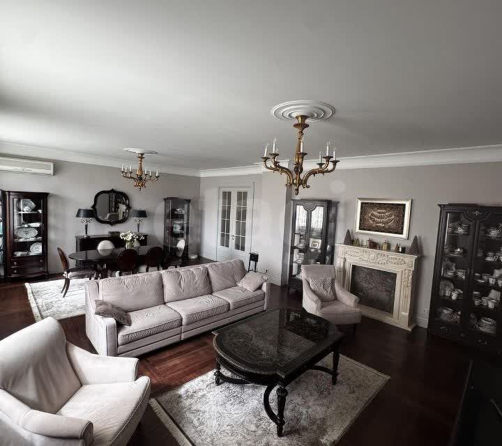 Продаётся 4-комнатная квартира, 192 м²