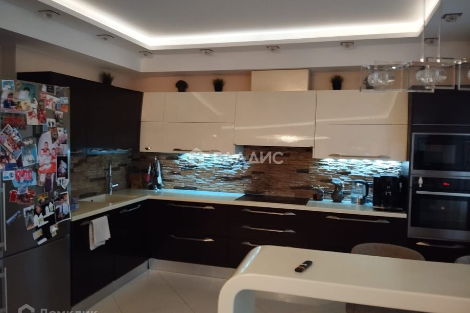 Продаётся 3-комнатная квартира, 98 м²