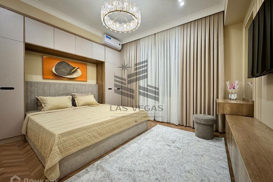 Сдаётся 5-комнатная квартира, 301 м²