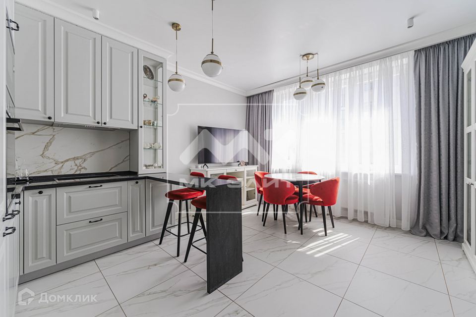 Продаётся 1-комнатная квартира, 54 м²