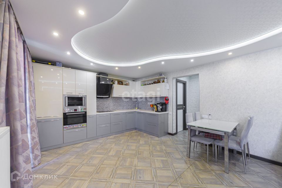 Продаётся 2-комнатная квартира, 82 м²