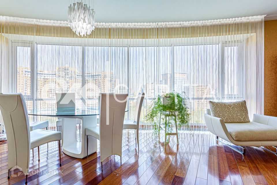 Продаётся 4-комнатная квартира, 150.7 м²