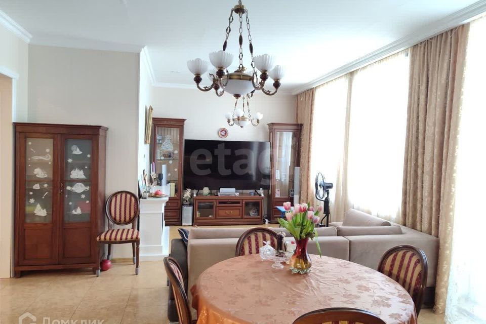 Продаётся 3-комнатная квартира, 110.8 м²
