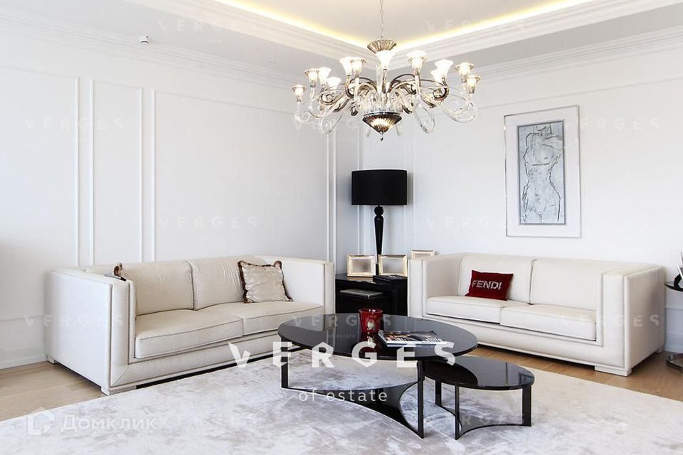 Продаётся 4-комнатная квартира, 161 м²