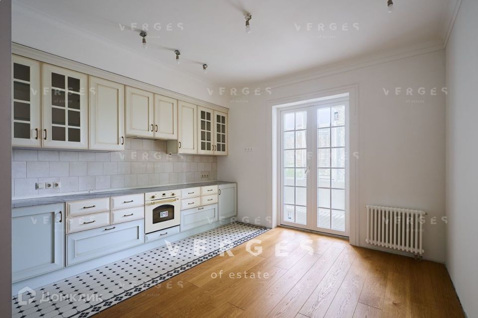 Продаётся 3-комнатная квартира, 124 м²