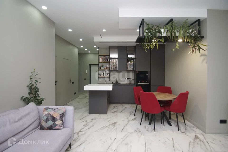 Продаётся 2-комнатная квартира, 100 м²