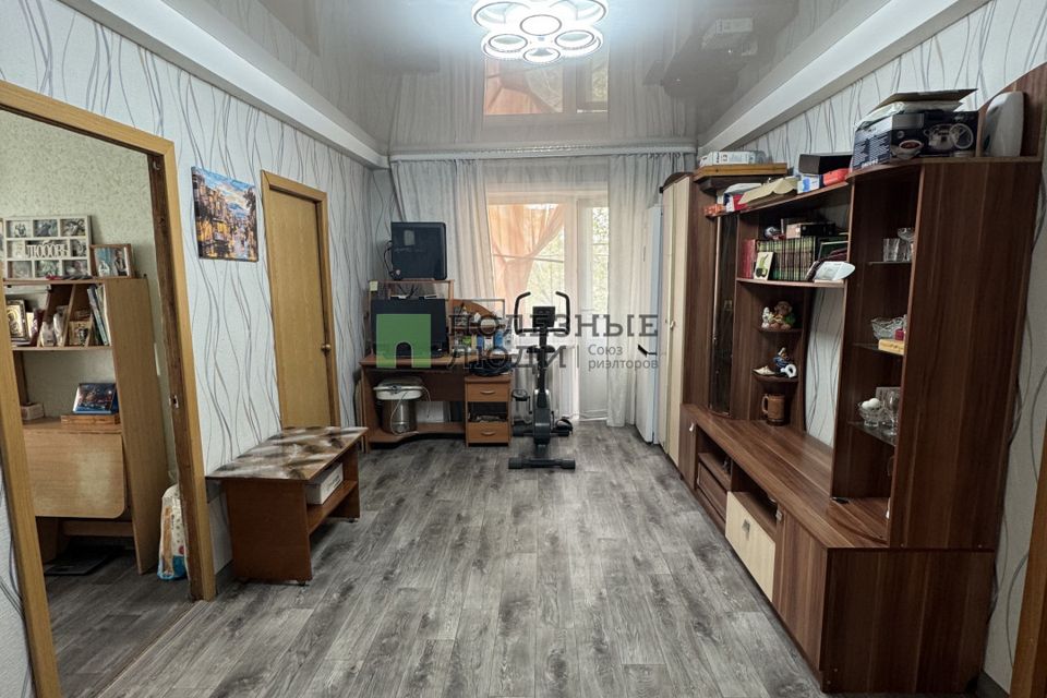 Продаётся 4-комнатная квартира, 60.9 м²