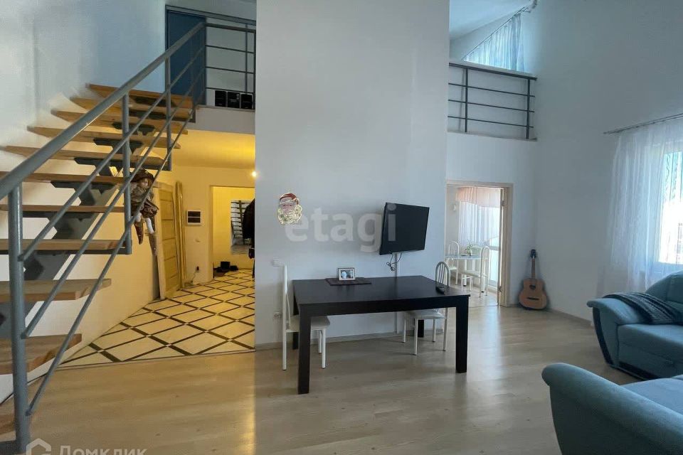 Продаётся 2-комнатная квартира, 73.8 м²