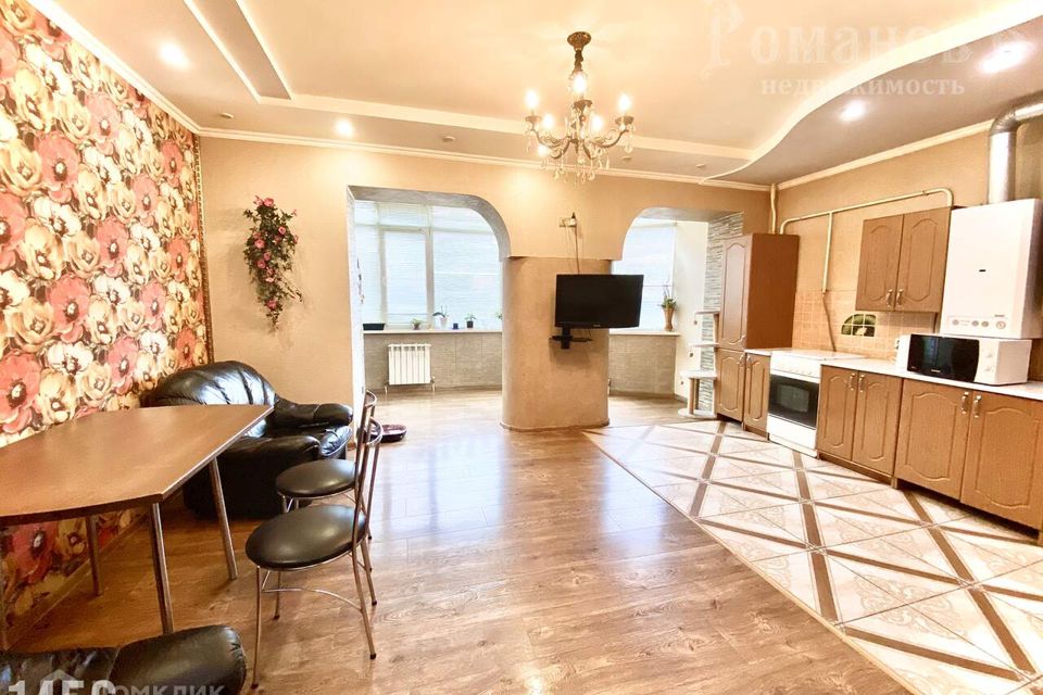 Продаётся 3-комнатная квартира, 132 м²