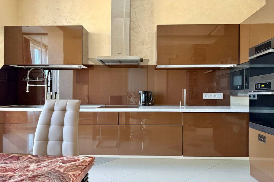 Сдаётся 2-комнатная квартира, 96 м²