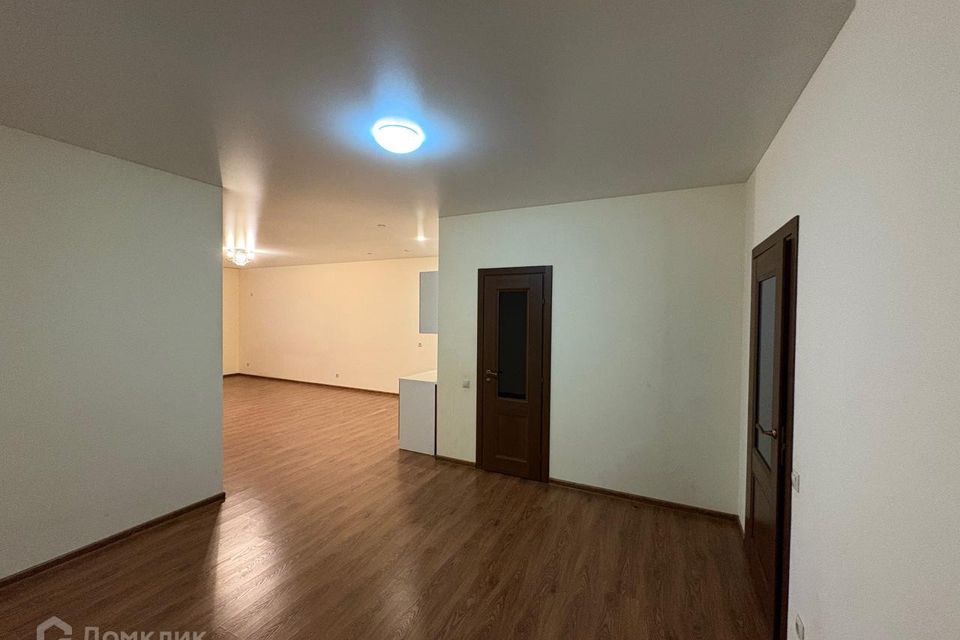 Продаётся 1-комнатная квартира, 64 м²