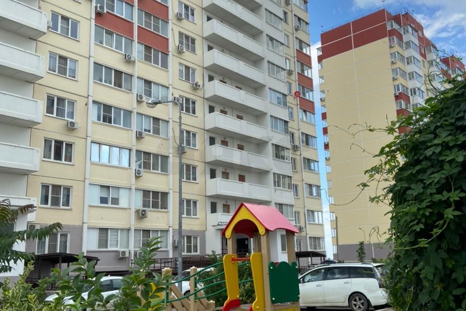 Купить 2-комнатную квартиру, 72.7 м² по адресу Краснодар, Молодёжный м-н, Дорожн