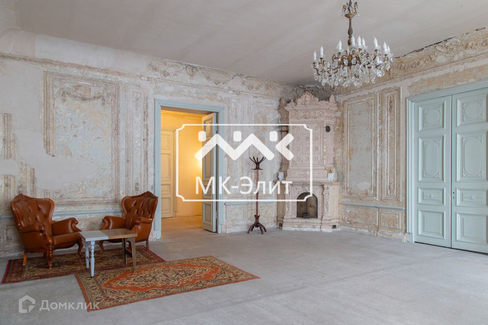Продаётся 8-комнатная квартира, 300.2 м²