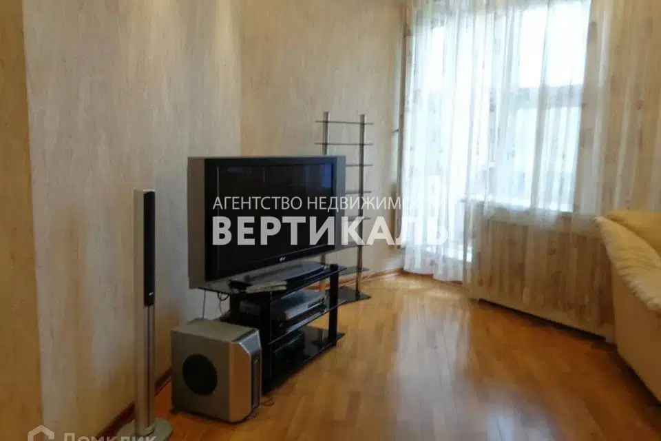 Продаётся 4-комнатная квартира, 156 м²