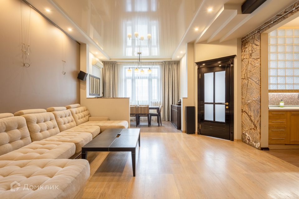 Продаётся 5-комнатная квартира, 165.2 м²