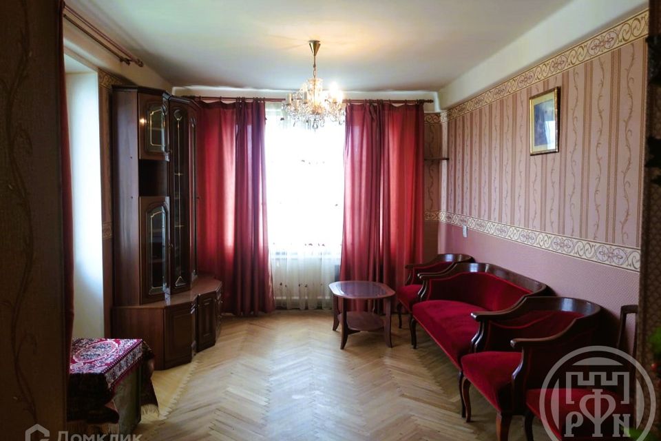 Продаётся 4-комнатная квартира, 73.6 м²